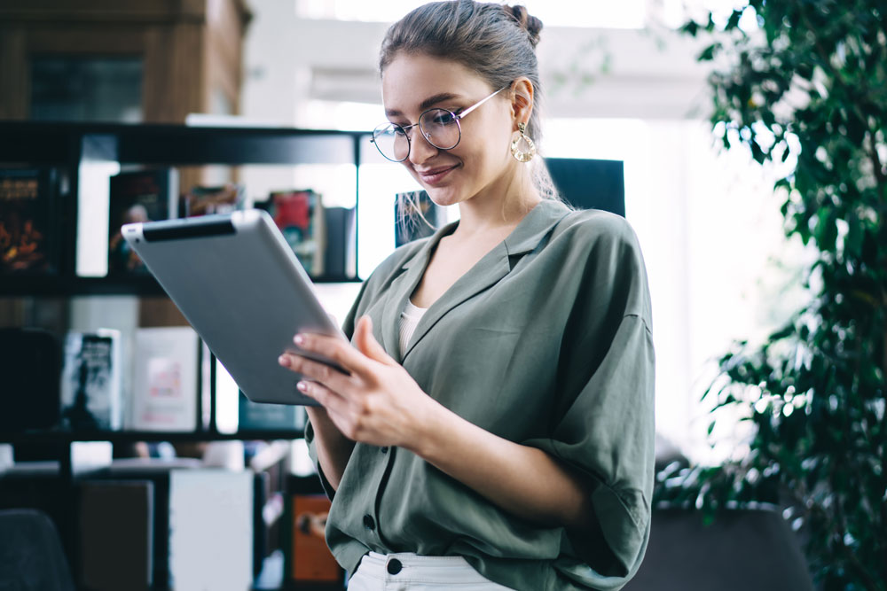 person-reviewing-patient-reported-outcome-scores-on-tablet
